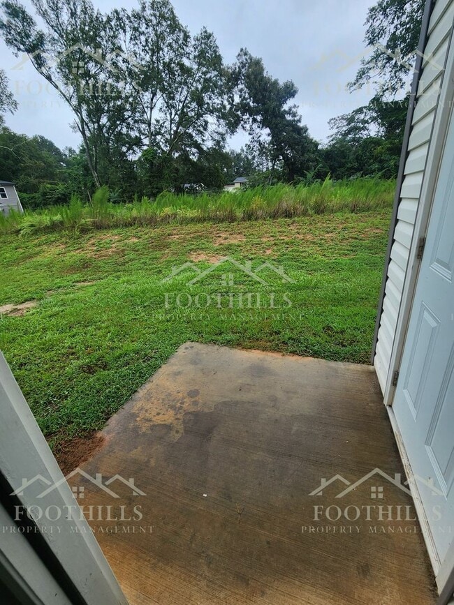 Building Photo - 104 David St