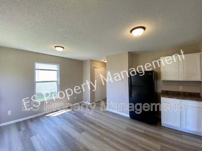 Building Photo - 8415 Ash Grove Dr