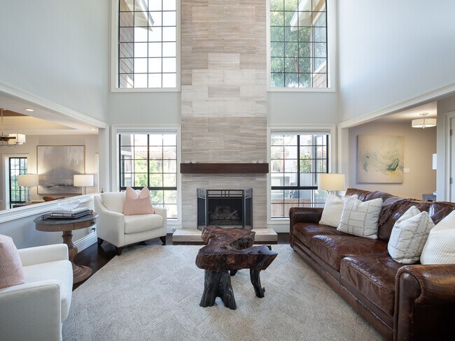 Building Photo - Exquisite Tree Section Home