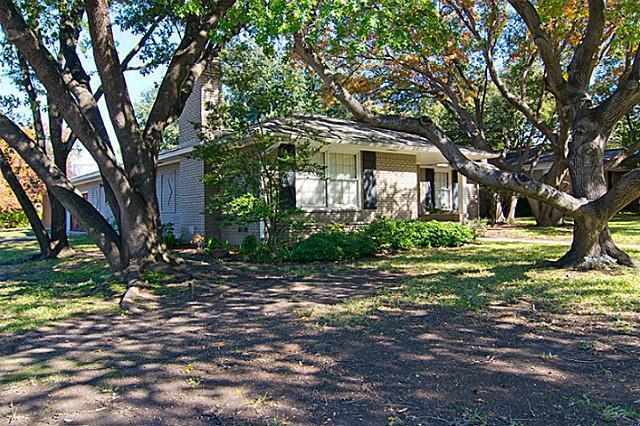 Building Photo - 6605 Deloache Ave