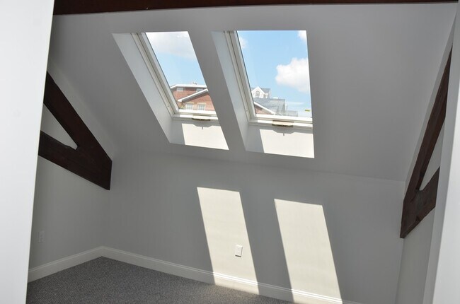 Building Photo - 6 Admirals Wy