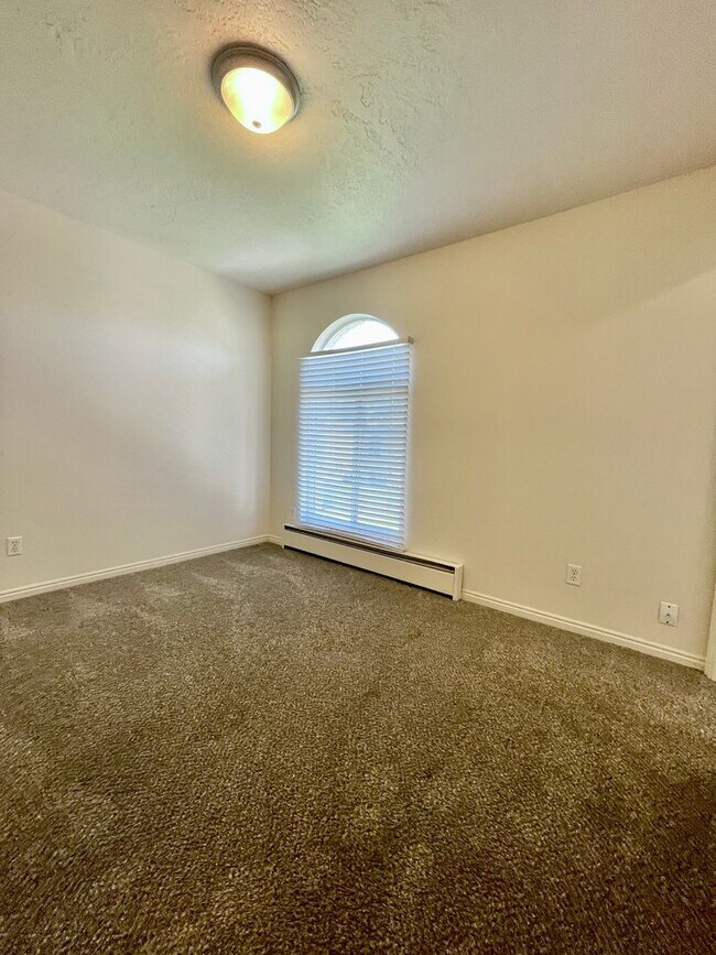 Building Photo - 1554 Monroe Blvd