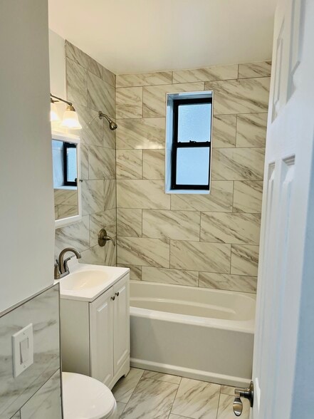 Building Photo - 60 Vanderbeck Pl