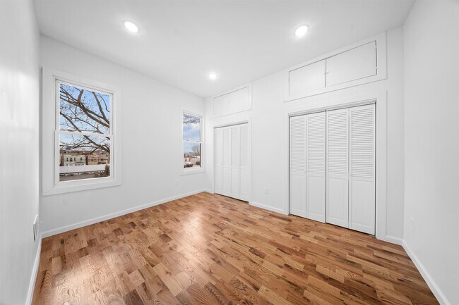 Building Photo - 1111 53rd St