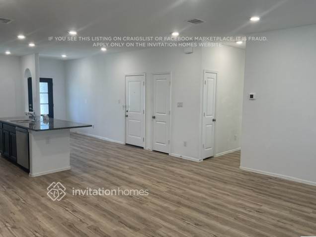 Building Photo - 502 Pecan Landing Ln