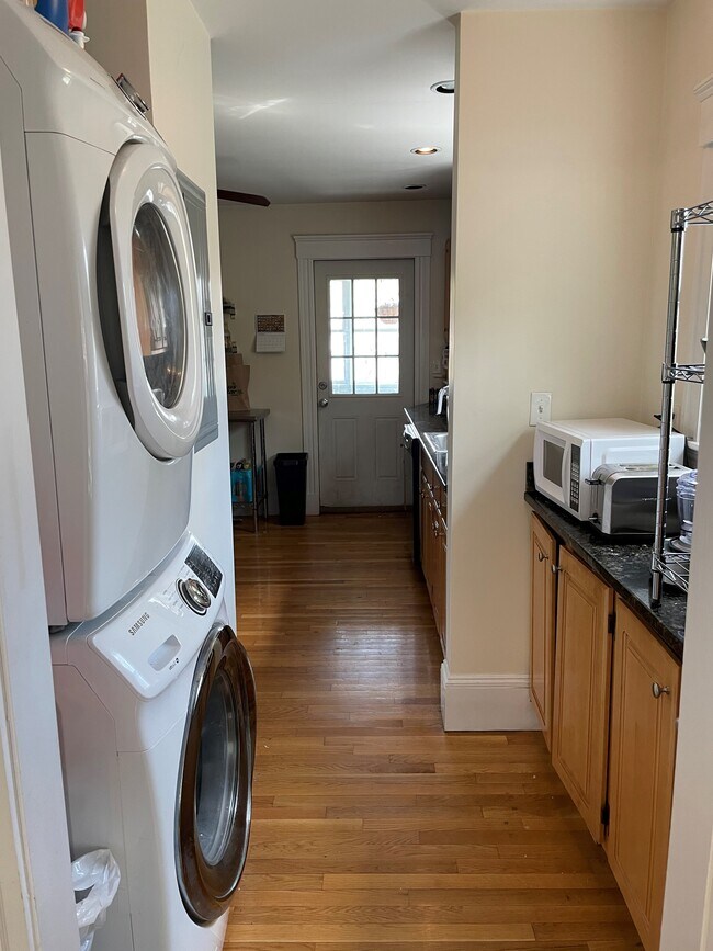 Building Photo - 35 Dickinson Rd