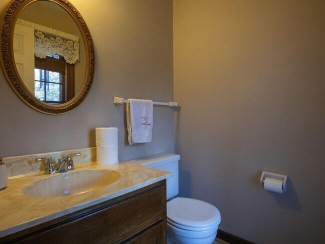 Building Photo - 4266 Roundhill Dr