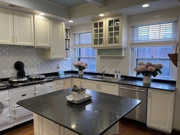 Building Photo - 86 Revere St