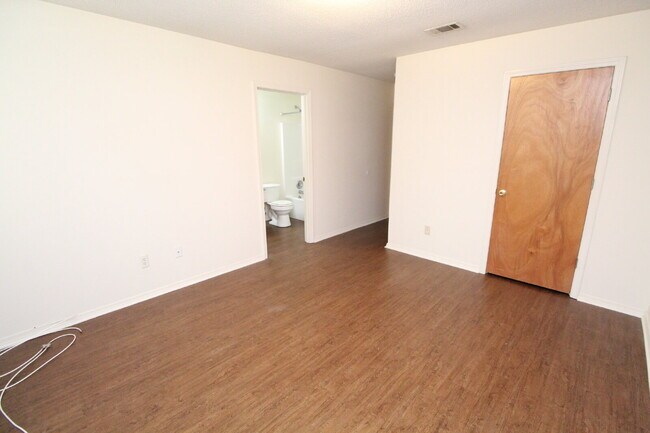Building Photo - Convenient Southwest Pensacola Living — 3BR Home with Open Floor Plan, Private Fenced Yard & Easy...