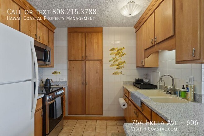 Building Photo - 754 Ekela Ave