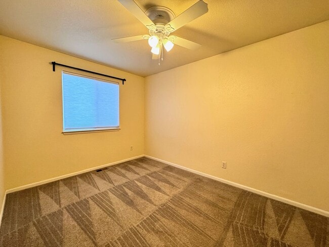 Building Photo - Great Home with Large Back Yard