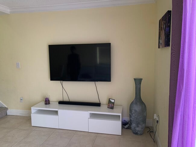 Building Photo - 8650 SW 109th Ave