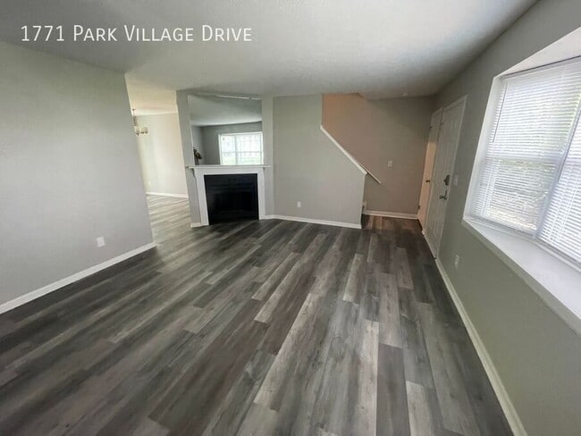 Building Photo - 1771 Park Village Dr