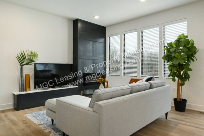 Building Photo - Stunning Ayden Place Townhome!