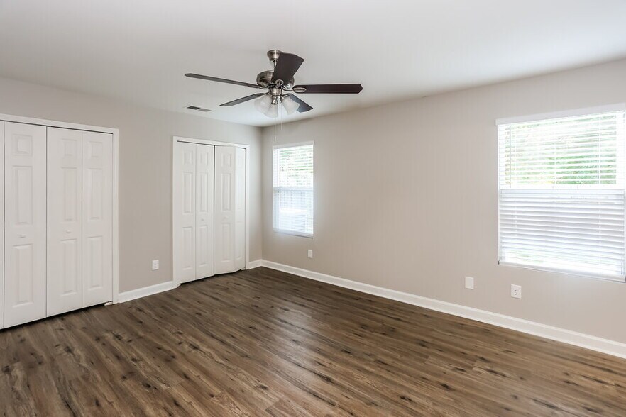 Building Photo - 11016 Thousand Oaks Dr