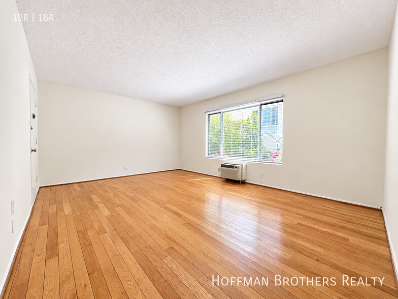 Building Photo - 1020 N Edinburgh Ave