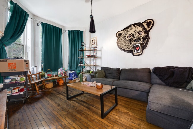 Building Photo - 3521 W Cortland St