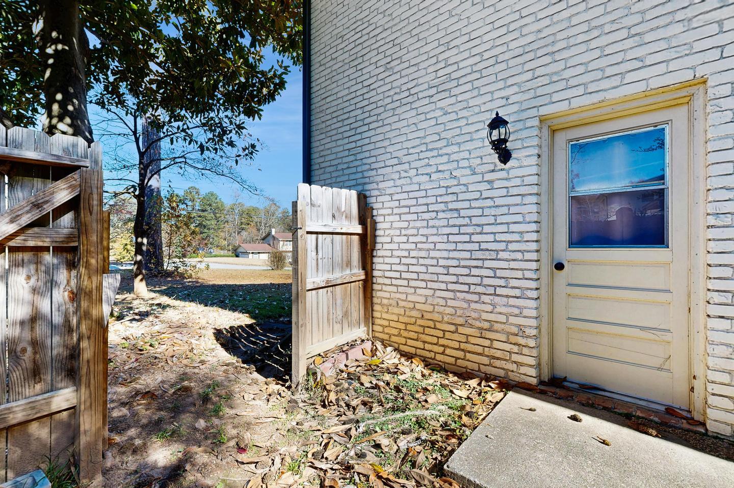 Building Photo - Bright, Spacious Stone Mountain Residence ...