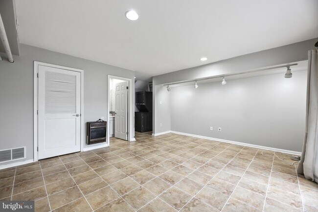 Building Photo - 6218 Lindbergh Blvd.