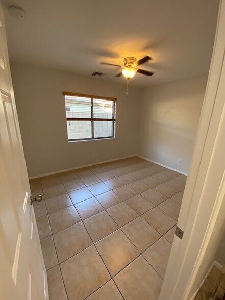 Building Photo - 43584 W Arizona Ave