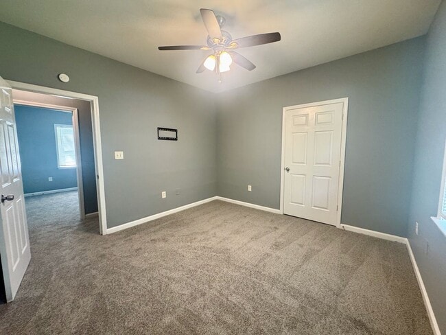 Building Photo - 4bedroom with Master on the Main!