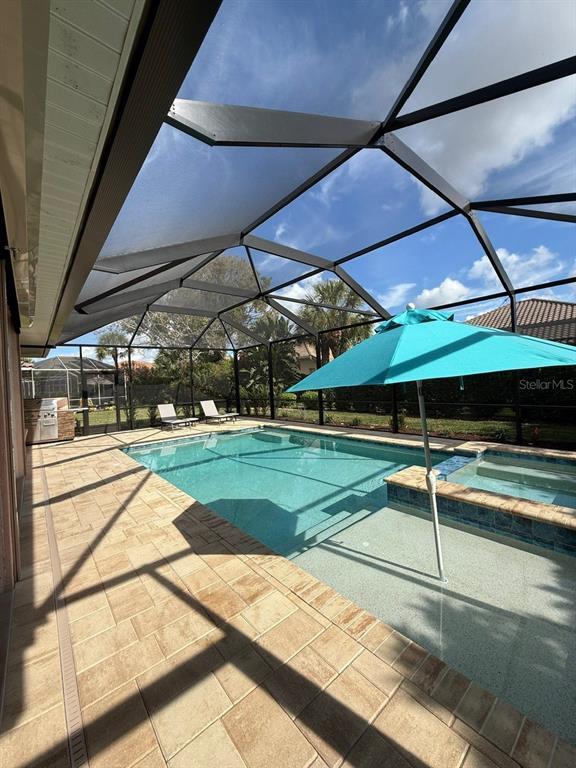 Building Photo - 702 Silk Oak Dr