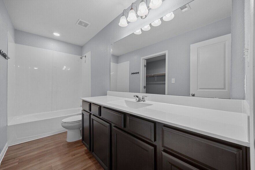 Building Photo - 320 Bell Rings Dr