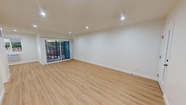 Interior Photo - 12159 Magnolia Blvd
