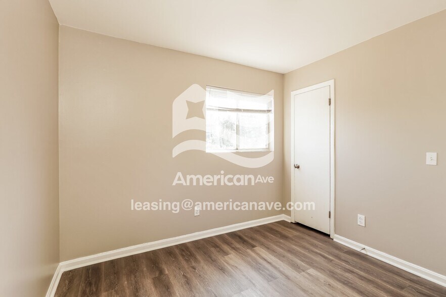 Building Photo - 2509 Parkway Dr