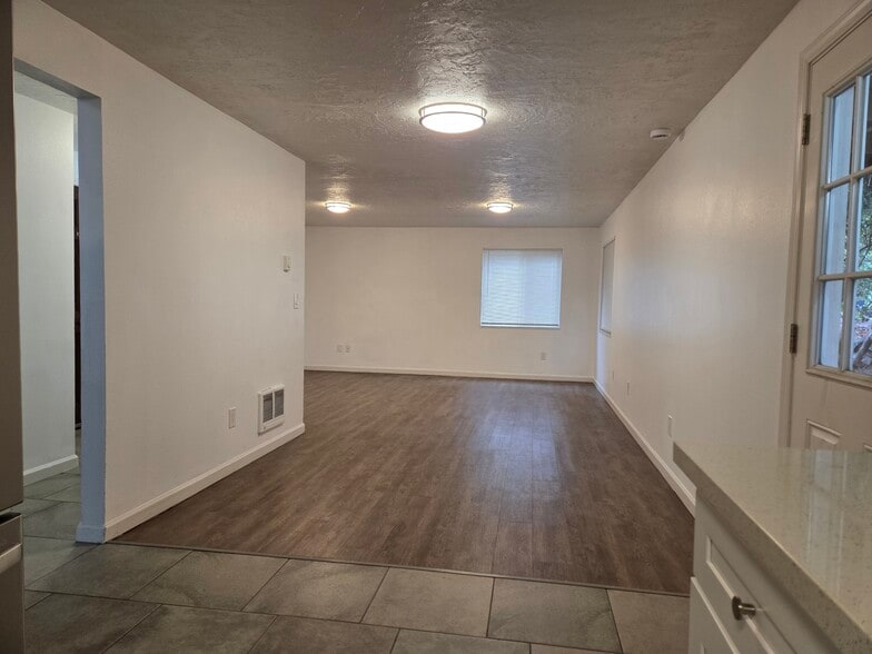 Building Photo - 3380 SE 1st St