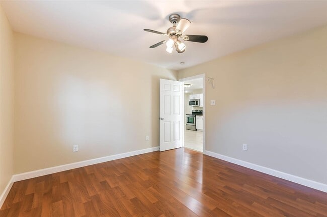 Building Photo - 11 Lyncrest Dr