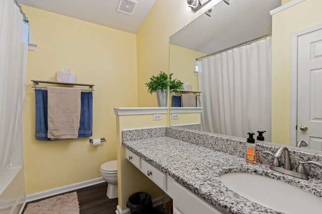 Building Photo - Corner lot 3 bed 2.5 bath with large fenced yard in Grove Park!