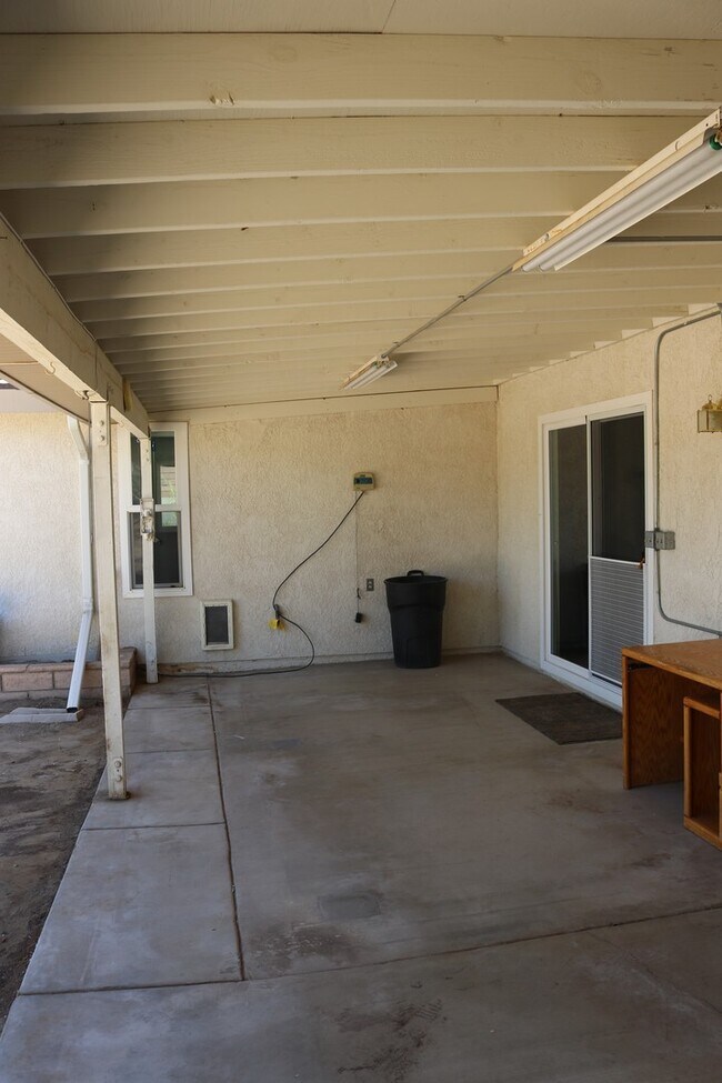 Building Photo - 4 bedrooms House for rent