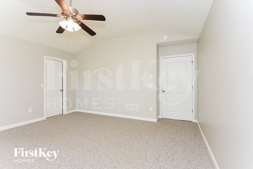 Building Photo - 307 White Oak Way