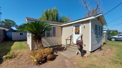 Building Photo - 708 Darlene Ave