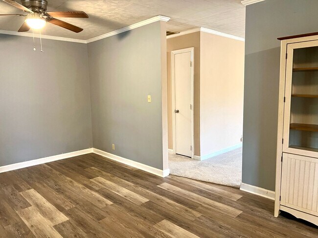 Building Photo - 3 Bed 1.5 Bath House in Belhaven