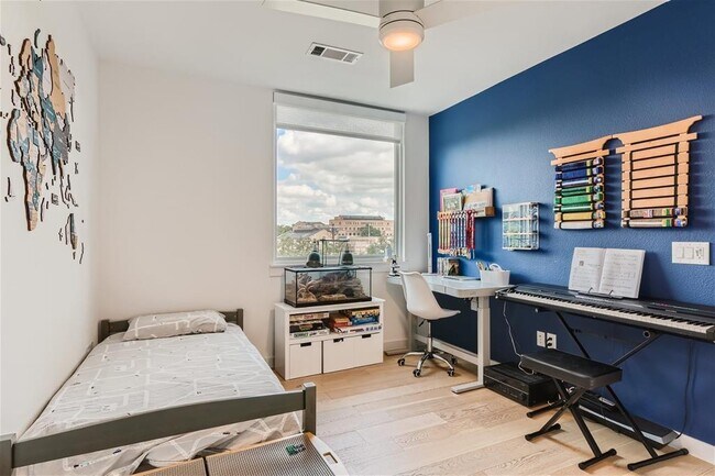 Building Photo - 900 S 1st St