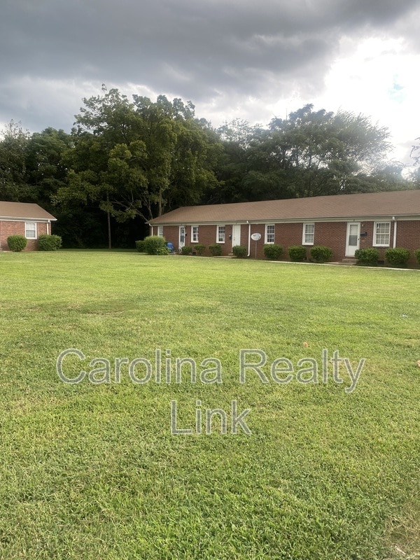 Building Photo - 2224 Gilbert St Apt 1