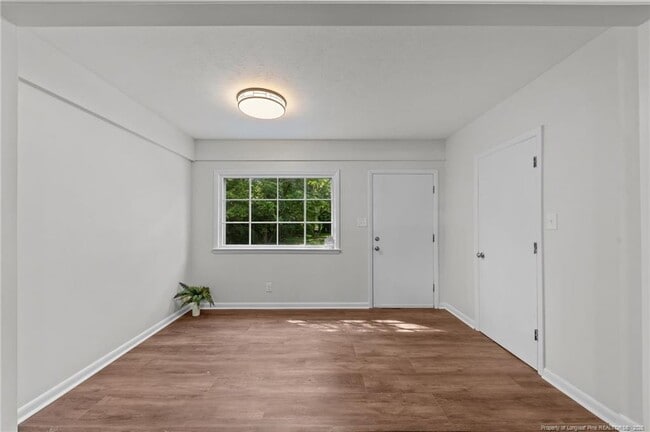 Building Photo - 13520 Oakwood Dr
