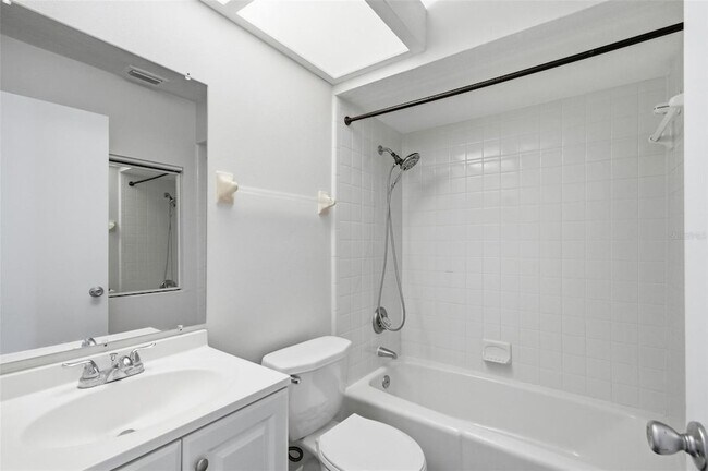 Building Photo - 8 Blakeport Ln