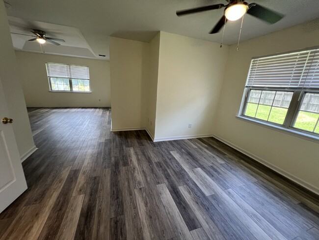 Building Photo - Home For Rent