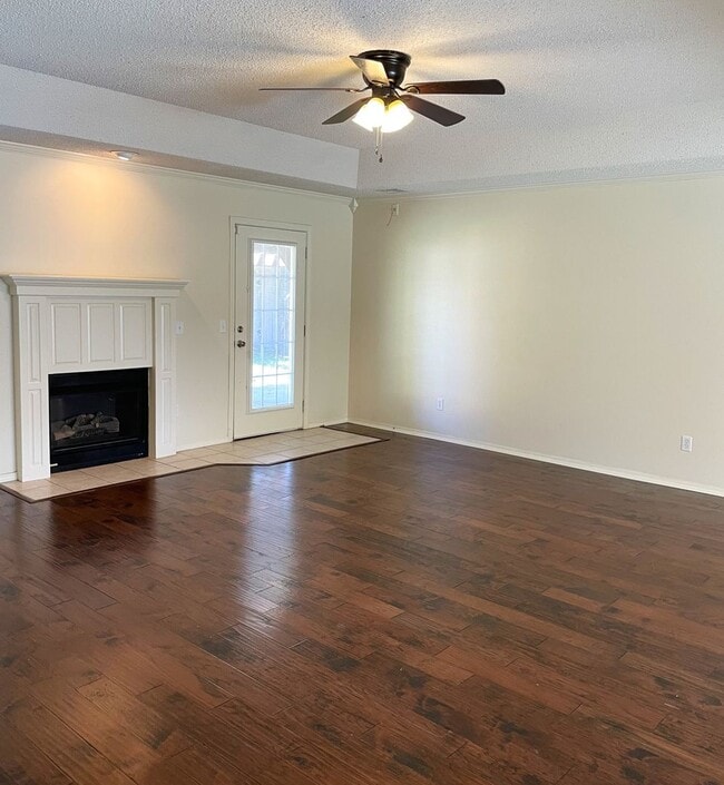 Building Photo - 3 Bedroom/2 Bathroom In Bentonville!!!
