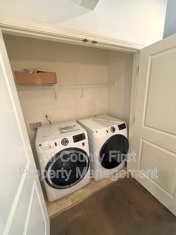 Building Photo - 887 Society Cir