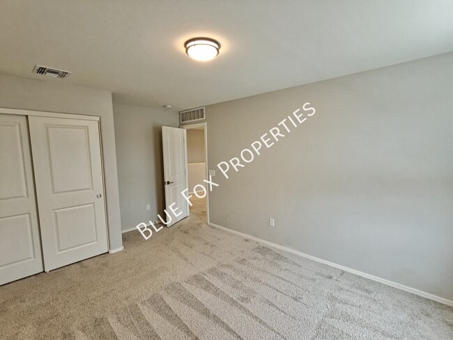 Building Photo - 897 West Calle Zoca