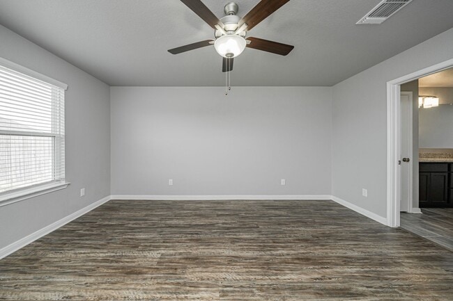 Building Photo - 8227 Bluefield Dr