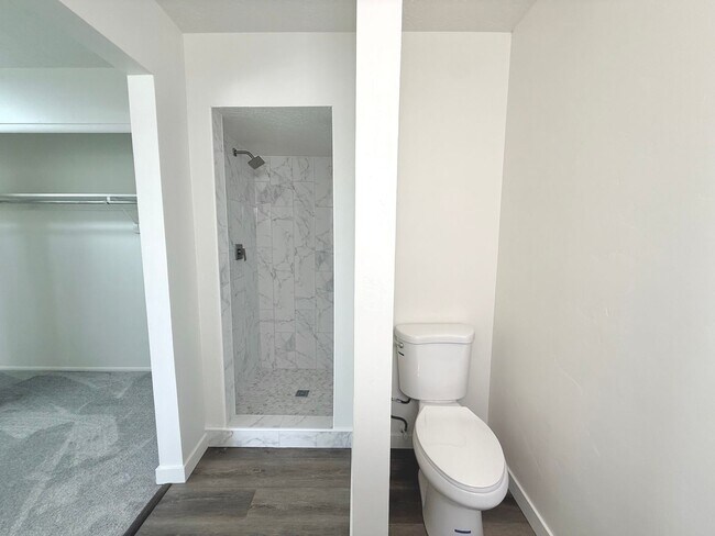 Building Photo - Open House June 20th | 3 Bedroom Townhome in Holladay