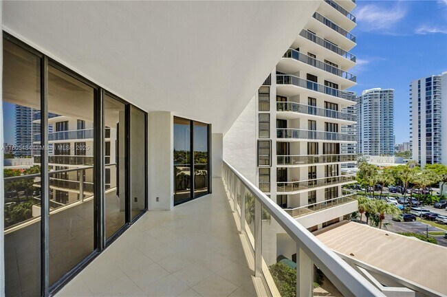 Building Photo - 20281 E Country Club Dr