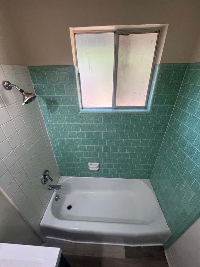 Building Photo - Oroville one bed one bath duplex for rent.
