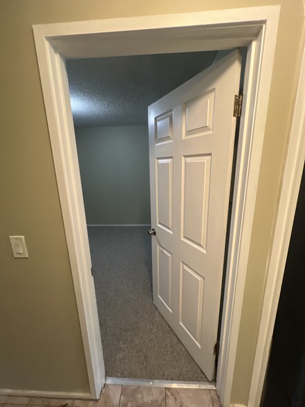 Door way to bedroom - 100 Kerr Pkwy