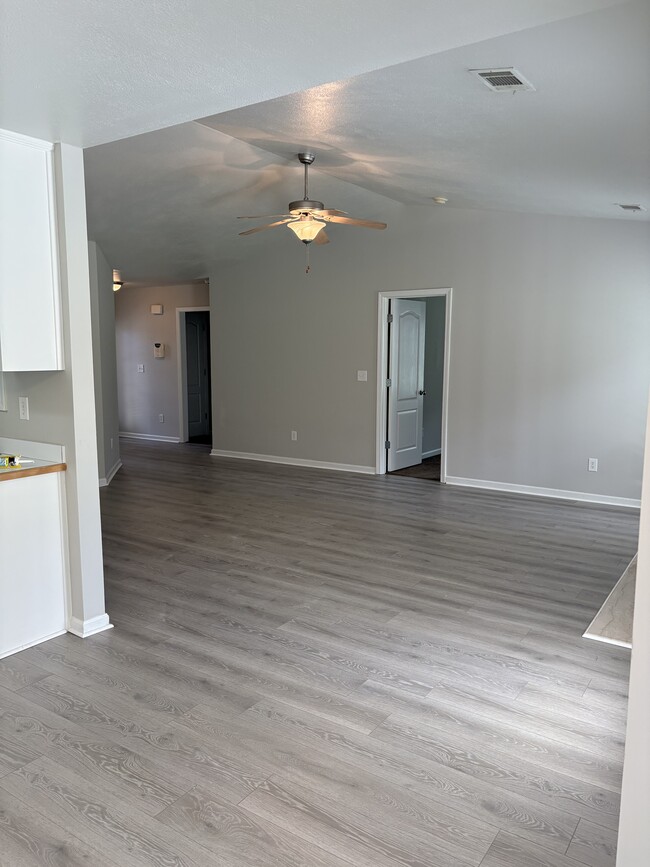 Building Photo - 1040 Tia Dr